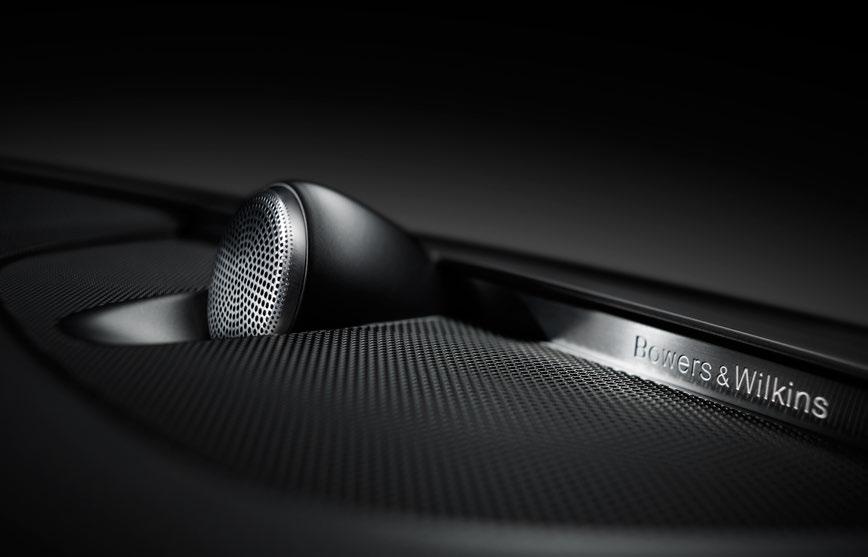 Az alapfelszereltséghez tartozó Sensus Connect rendszerrel Bluetooth -kapcsolaton keresztül az autó beépített audiorendszerén hallgathatja a saját mobilkészülékén tárolt dalait.