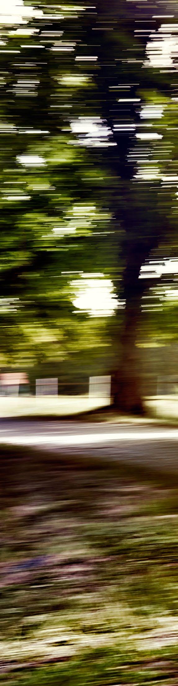 FUTÓMŰ 34 Bársonyos érintés, határozott irányítás A vadonatúj Volvo XC90 nem lenne teljes a legújabb elektronikus vezetőt támogató rendszerek nélkül, melyek folyamatosan alkalmazkodnak a változó