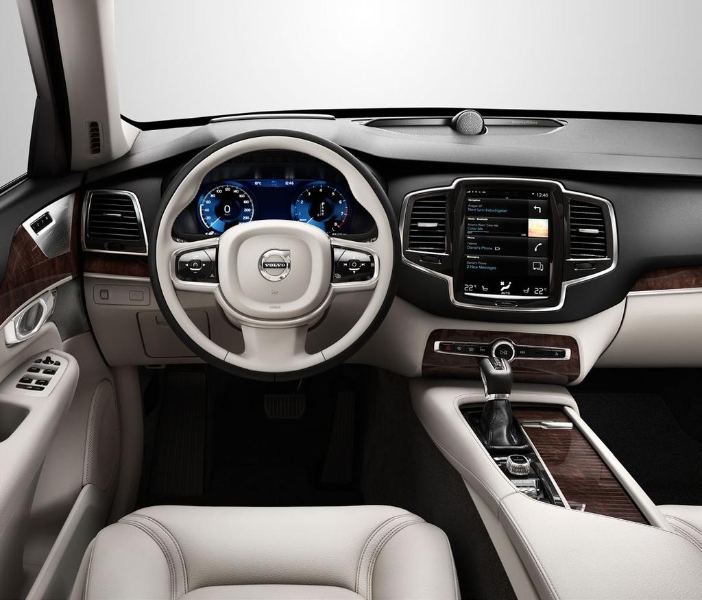 volvo XC90 Bézs bőr komfort kárpit (UA00) bézs/fekete belső tér, bézs tetőkárpit, sötét lángnyír dekorbetétek További kárpitok bézs/fekete belső térrel: Bézs nappa bőr komfort kárpit (UB00) Bézs