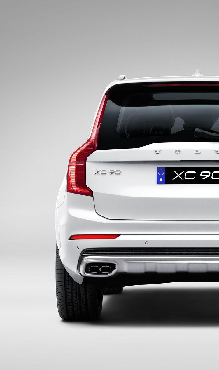 Az Urban Luxury optikai kiegészítő csomag rozsdamentes acél és fémrácsos elemei még látványosabbá teszik az XC90-et.
