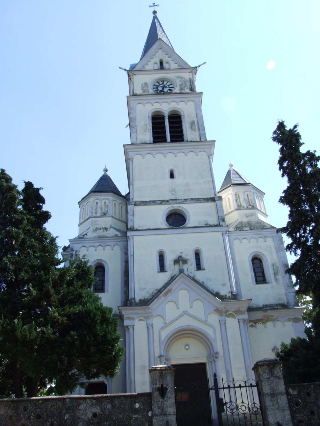 A méltóságteljesen a falu fölé magasodó evangélikus templom 1914-16.