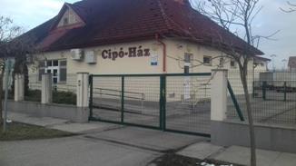 A településen található vízmű telepen (Rákóczi út 56.) egy kút és a víztorony található.