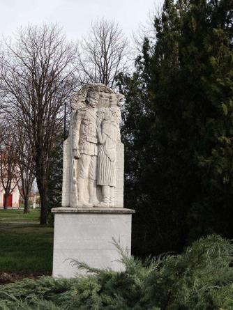 A körülötte lévő temetőben 1759-ben szentelték fel a napjainkban a templom szentélye falánál elhelyezett kőkeresztet. Anyakönyvei 1724-től kezdődnek, Jánosi István plébános által. 19.