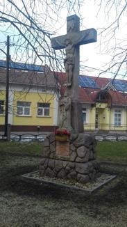 vallási intézmények vesznek körül. (művelődési ház, templom, egészségház, bölcsőde, orvosi rendelő, stb.) 22.