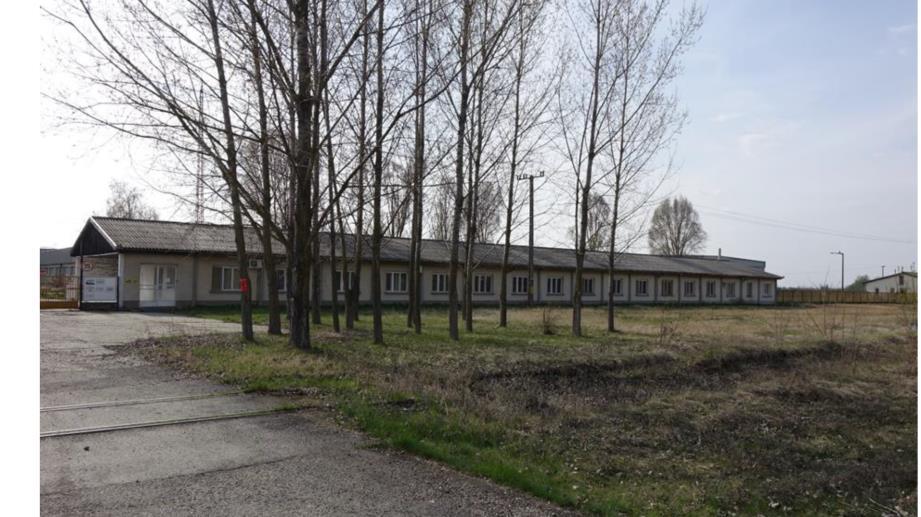 telephely is található, melyek között régebbi állattartó és takarmánytároló épületeket és újabb épületeket is találunk. 6. kép: Baromfifeldolgozó épülete Forrás: Önkormányzati adatszolgáltatás 1.9.1.2.
