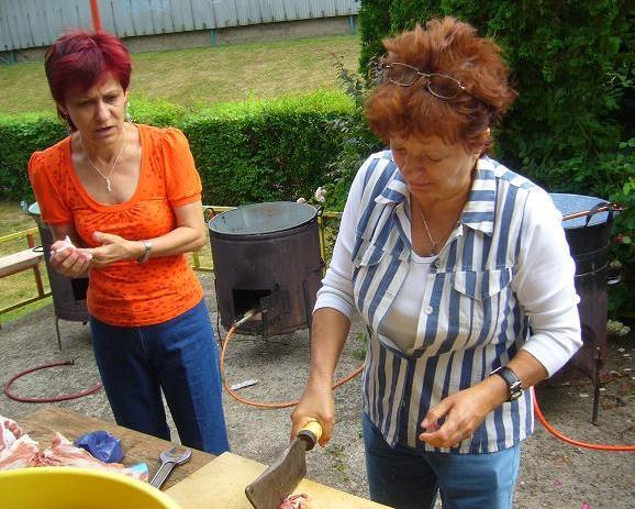 Nem véletlen, hogy a záhonyi terület sportnapján a Vasutasok Szakszervezetének tagjaival a záhonyi vasút vezetői is pályára léptek, hiszen mi továbbra is Egy csapatban focizunk!