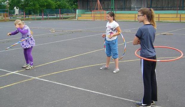 is szerezhetett hiteles információt hasznos tanácsokkal kiegészítve. Üde színfoltja volt a Sportnapnak a gyerekek versengése, melynek lebonyolítását Palotai Judit vezette.