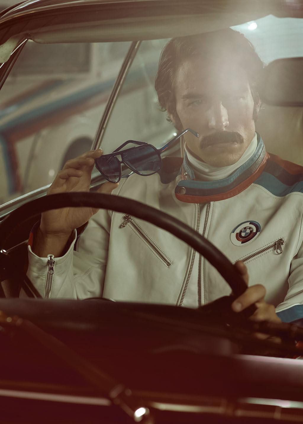 BMW LIFESTYLE I BMW MOTORSPORT HERITAGE KOLLEKCIÓ BMW Motorsport Heritage férfi bőrdzseki. Prémium minőségű, puha báránybőrből készült Motorsport dzseki. Sportos dizájnnal és aprólékos kidolgozással.