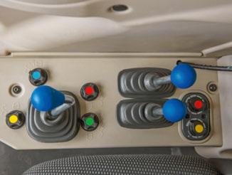 Kényelmes, elektrohidraulikus hátsó emelőmű kezelés aktív lenéssillapítással. FENDT 200 VARIO: HIDRAULIKA Iazi naysá: mindenhez a mefelelő meoldást.