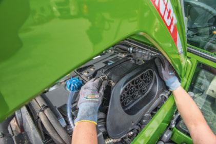 FENDT 200 VARIO: SZERVIZ ÉS KARBANTARTÁS Iazi naysá: a mebízhatósá. Beruházás, mely tartja az értékét Aki traktorba beruház, a jövőbe is beruház.