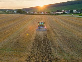 A lekisebb Fendt traktorokba is beépítünk jövőbe mutató műszaki meoldásokat: A Fendt 200 Varióban van ey TIM Guidane-ready satlakozási hely, amely ey ISOBUS