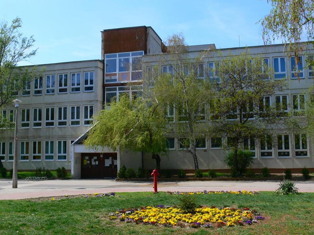 MEDGYESSY FERENC NÉMET NEMZETISÉGI NYELVOKTATÓ ÁLTALÁNOS ISKOLA FERENC MEDGYESSY DEUTSCHE NATIONALITÄTENGRUNDSCHULE OM: 034839 1039