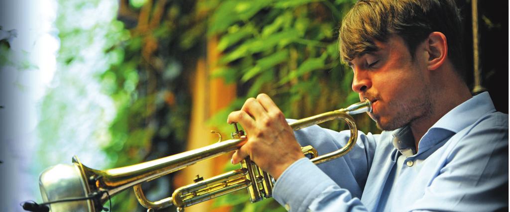 18.00 Richter Ambrus Quartet koncert A Magyar Jazz Szövetség Az év fiatal jazz-zenésze díját 2018- ban a közönség döntése alapján Richter Ambrus jazzdobosnak ítélte.