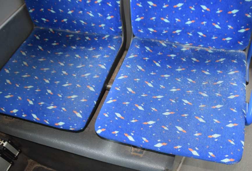 17. ábra: Elhanyagolt utasülések az egyik helyijáratú