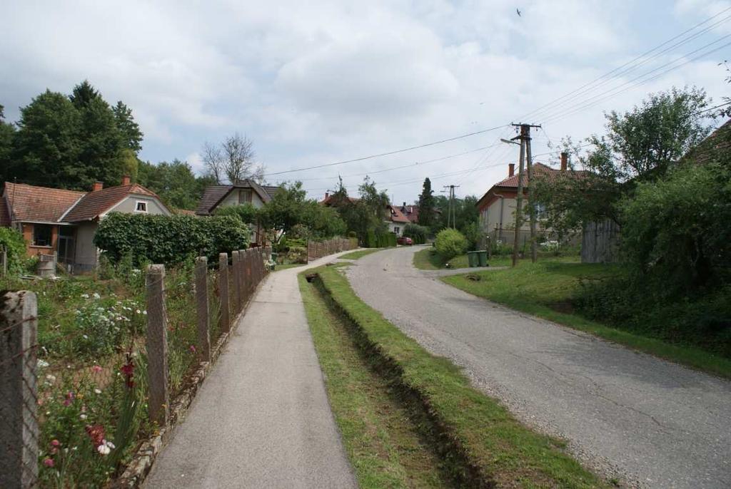 A régi lakó- és gazdasági épületek mellett megjelentek és számosak az 1960-as évek kockaházai is. Itt szabadabban lehet alkalmazni az építészeti formaelemeket, de úgy hogy az ne váljon tájidegenné.