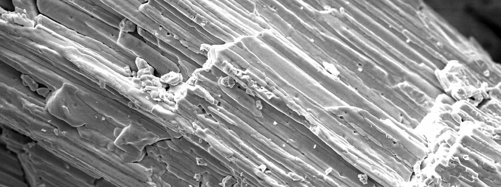 szemcséket széttöredezi és nagyon finom (1-15 µm) részecskék keletkeznek.