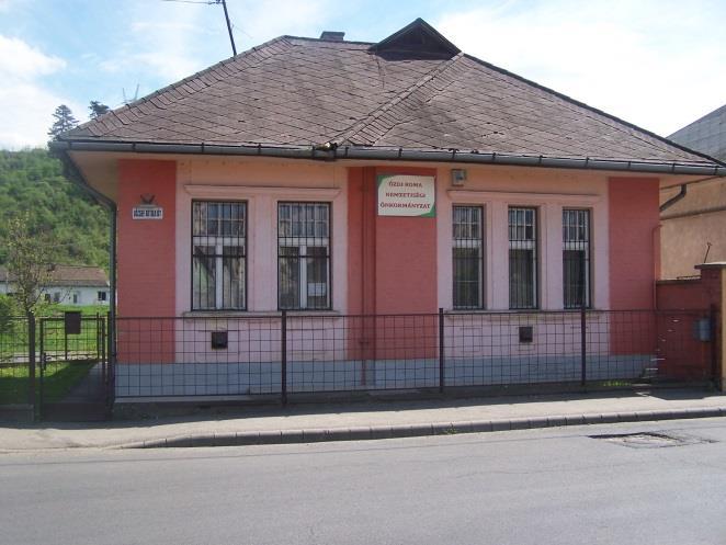 A hitéletnek (református, görög-katolikus, katolikus) jelentős szerepe van az akcióterületen, az egyházak aktív szerepvállalása nyomán több fiatal is csatlakozott valamely vallási közösséghez.
