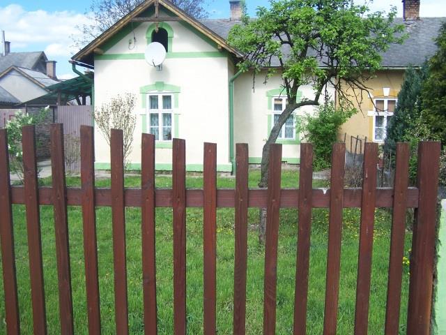 sek), és az Óvodai utcai lakások is komfort nélküliek, azonban nagyobbak (48-66 m²).