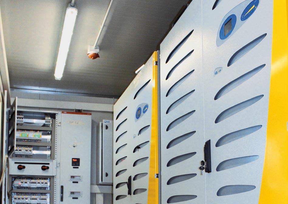 SOLEIL INVERTER ÁLLOMÁS A megújuló energiák területén szerzett tapasztalat, és a az energia hatékonyság figyelembe vétele vezetett el a Soleil Power Station inverter állomás megalkotásához: az új,