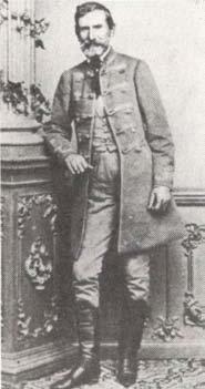 Ennek emlékeként őrzöm (hátlapjára vezetett felirat szerint), a honvédtábornok 1862-ben készült fényképét, melynek megnagyított másolatát, évekkel ezelőtt a tiszafüredi múzeumnak adományoztam.