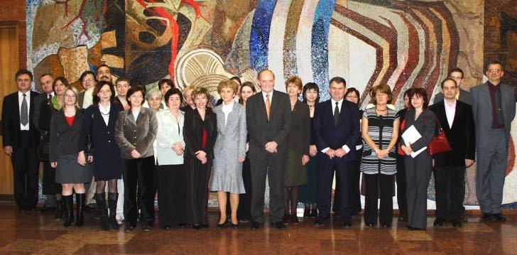16 BOLDOG SZÜLETÉSNAPOT! APécsi Tudományegyetem Általános Orvostudományi Kar Farmakológiai és Farmakoterápiai Intézete prof. Szolcsányi János akadémikus 70.