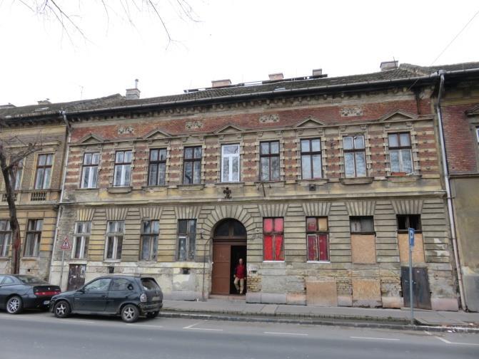 is megjelenik. Itt található a Fővárosi Szabó Ervin Könyvtár VIII. kerületi könyvtára, valamint e házban lakott gyermekkorában Radnóti Miklós.