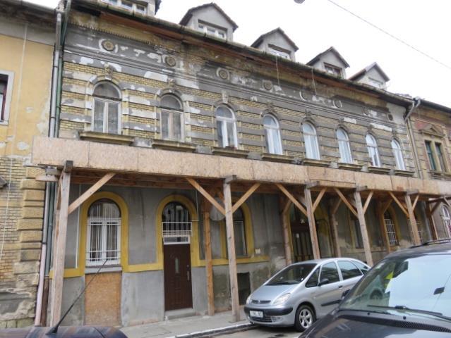 1900 Védelem javasolt típusa: Javasolt védett utcakép Leírás: Az épület feltehetően a XIX.