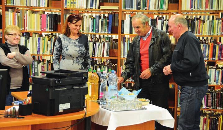 Karácsonyváró alkotóműhely a könyvtárban. Kicsiknek és nagyoknak. Mézeskalács festés, asztali dísz készítés, grincsfa workshop, skandi manó varrás, ünnepi gyertyafestés és vásár.