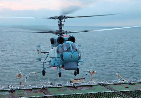 Tanulmányok 5. ábra. Mi 35 harci helikopter, mögötte a Mil iroda új könnyű helikoptere A másik költséges program a szállítógépeké. Az An 124 200 típusból (Ruszlan) kb.