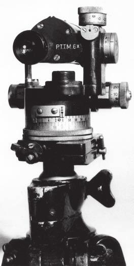 A 8 40-es távcső (tükrös) magyar gyártmány, az MN-ben 1950-ben rendszeresítették. A költséges előállítás és nagyfokú sérülékenysége miatt a távcső nem terjedt el. A TZK légvédelmi figyelő távcső (2.