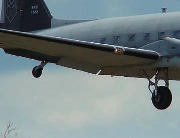 Viszont az 1200 LE-s Pratt & Whitney R 1830 motorok nem bírták a hegyek közötti manőverezést, több vészhelyzet is előfordult (pl. FAC1650 1988 augusztusi balesete).