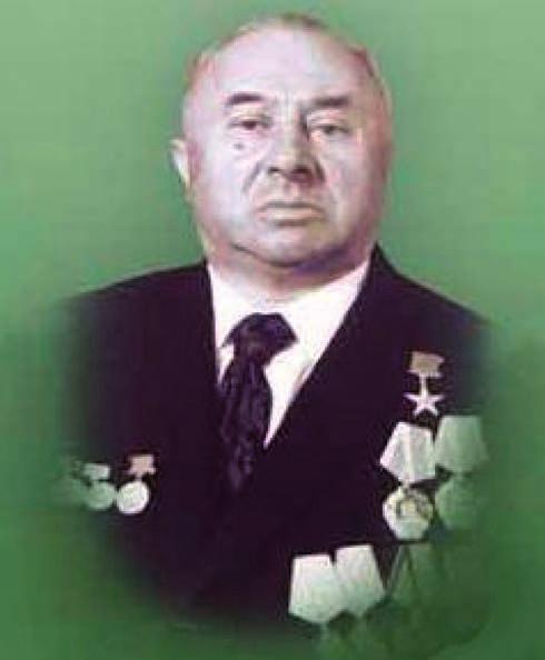 Tanulmányok Villányi György Szovjet orosz nehéz katonai vontatók és eszközhordozó alvázak I.
