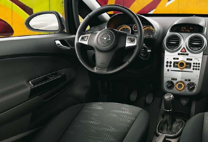 Opel Corsa Enjoy A nagyobb színválasztékkal nagyobb élmény jár, és még egyénibb megjelenés. A díszítőelemek modernek, és az üléskárpitok három különböző színösszeállításban érhetők el.