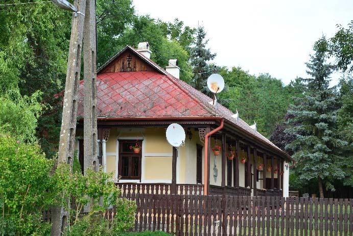 hagyományokra visszatekintő oldaltornác