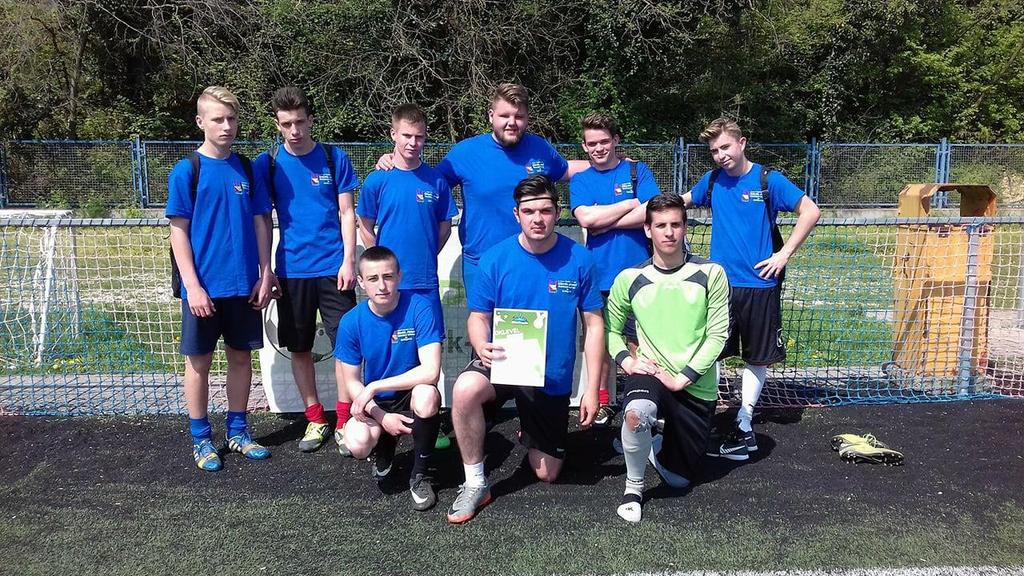 mk), Kü Tibor (10.a), Slott Gyula (10.b), Molnár Attila (9.b). Felkészítő tanáruk: Zách György.