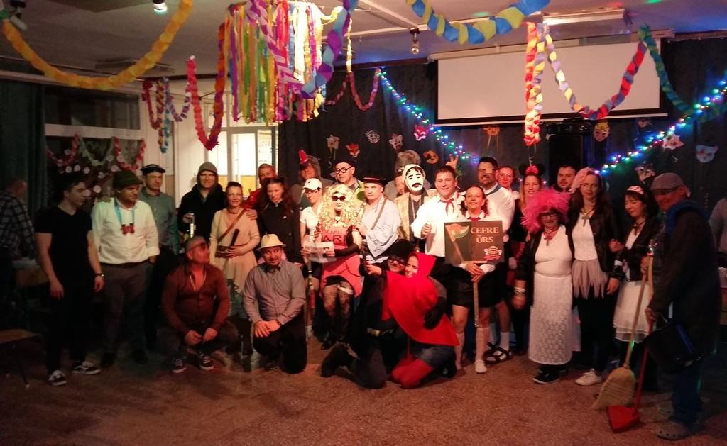 Már hetekkel a mulatság előtt megkezdődött a készülődés, hogy idén is táncbemutatóval lephessék meg a szülők a bál napján a közönséget.