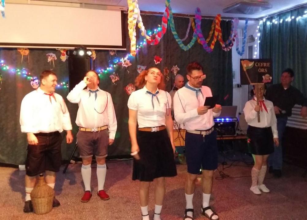 Felvonult a Mam Ko Ham zenekar, a Cefre örs, Luke Skywalker és Rey, Vadonnák, Minnie és Mickey egér, Piroska és a Farkas, velük együtt a Vadász, a Pom-pom lány és a Teniszcsillag, a Közhaszontalan