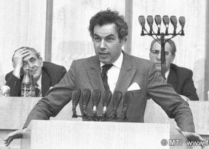 1976 vége felé már nem tudtam teljes mértékig megvalósítani elgondolásaimat. Amitől tartottam, bekövetkezett.
