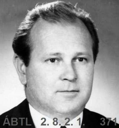 Beszervezését követő egyik első jelentését Révész emlékezetesen 1962. július 9-én írta, miután találkozott Polgár Dénessel ( Virág, Kerekes Kenderesi titkos munkatárs).