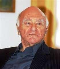 A külföldi tudósító, aki egyben hálózat -ként is szolgált, nem egyszer ütközőpont volt az őt kiküldő sajtószerv (hírügynökség), a követségen működő hírszerző rezidentúra és a külügyminisztérium