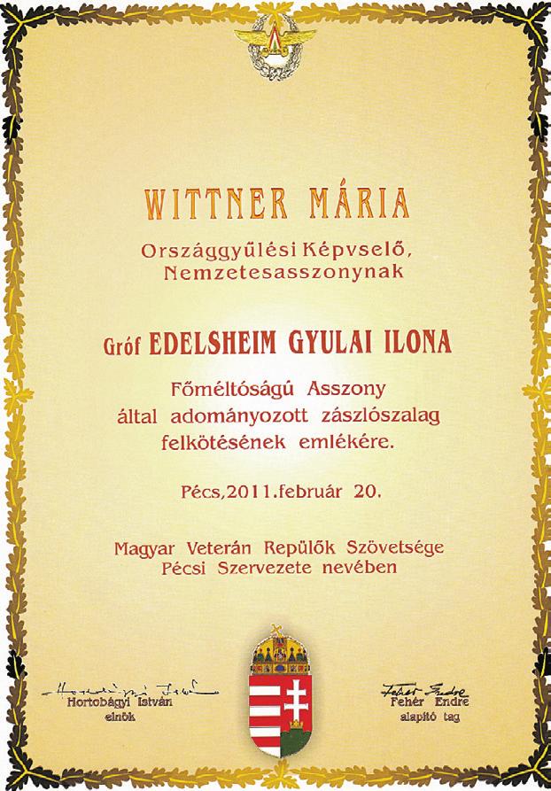 asszony ünnepélyes külsőségek