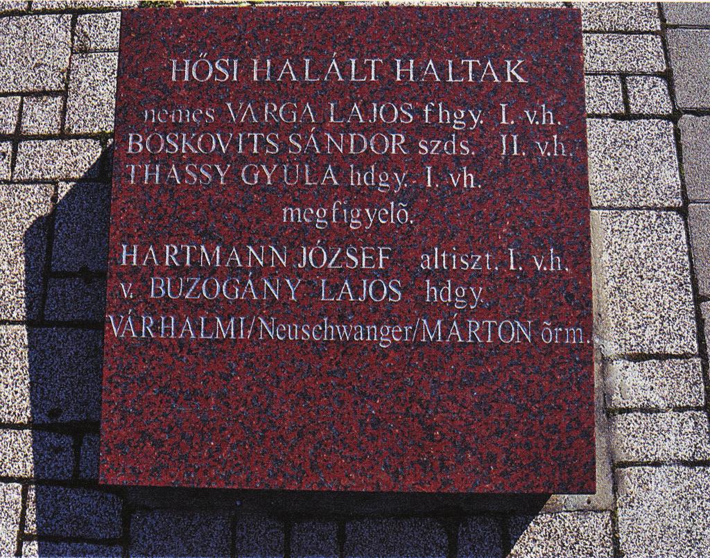 A Magyar Veterán Repülők Szövetsége Pécsi Szervezete mindkét hős, v.