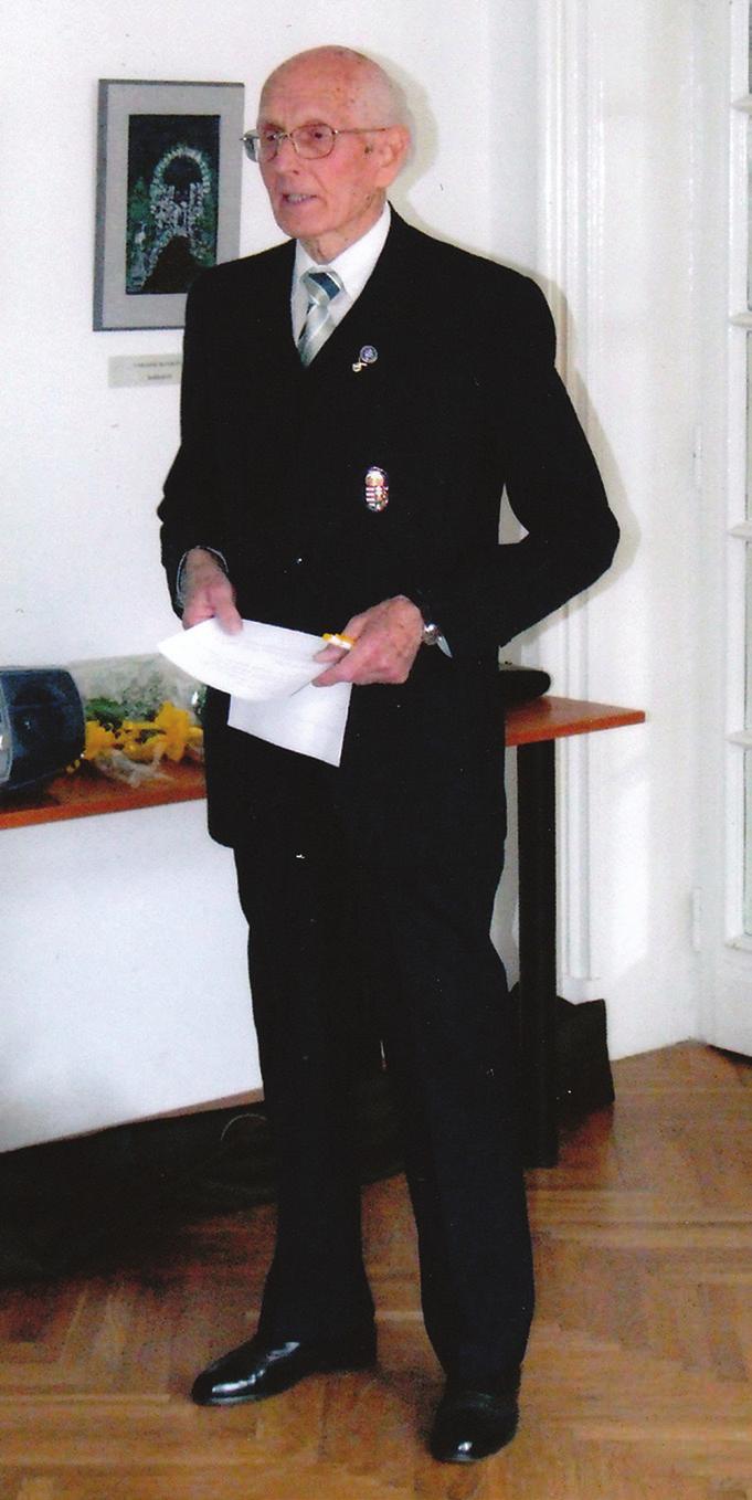 Fehér Endre 1929-ben született Dombóváron, az Állami Felsőipariskolát Pécsett végezte. Ez a típusú iskola sok tartalékos műszaki tisztet adott annak idején a Légierőnek.