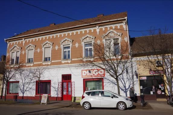 (vári féle ház) hrsz.: 2883 H-18 (H-71) Kossuth L. út 33. Volt ÁFÉSZ irodaház hrsz.: 131/4 Előkertes, nyeregtetős, cserépfedésű épület, mintegy 2 méter kiülésű keresztszárnnyal.