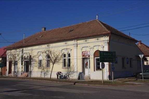 H-31 (H-42) Fő út 188. Lakóház-üzletek hrsz.: 2010 H-32 (H-61) Mátyás király u. 3. Lakóház hrsz.