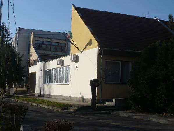 Endrődre több út is bevezet, Mezőtúr, Gyoma, Kondoros, Szarvas felöl is érkezik egy-egy út.