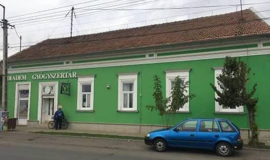Anyaghasználat (színek) A ház színével sokat javíthatunk és sokat is ronthatunk az épület