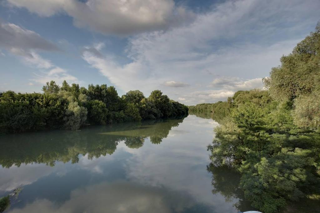 miatt Endrőd lakossága a mai napig csökken, mivel nagyon sok fiatal elvándorol. Az 1930-as években kb. 16000 főt számláló falu a folyamatos csökkenés miatt ma kb. 6000 fővel rendelkezik.