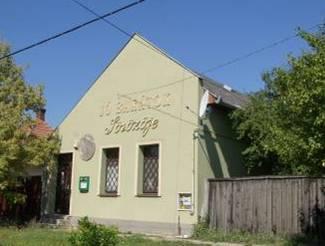 feliratok a leghatásosabbak, legfigyelemfelkeltőbbek.