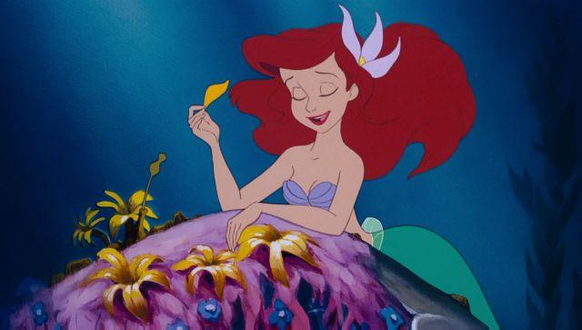élhessen. A tervbe viszont csúszik némi gikszer, mert Eric majdnem valaki mást vesz feleségül, de minthogy a Disney-ről van szó, happy enddel zárul a történet.